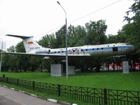 Самолёт во дворе Политехнического колледжа